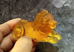 Жидкий пластик янтарного цвета